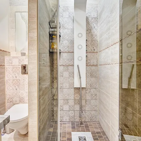 Sauna 4 Bedrooms With Parking *